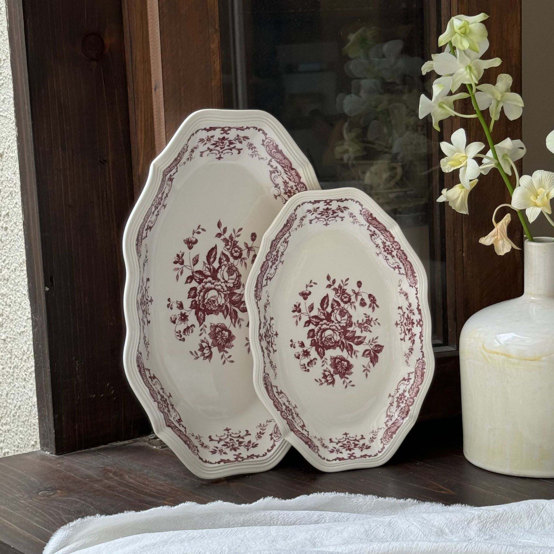 Assiette ovale rouge de 12 pouces