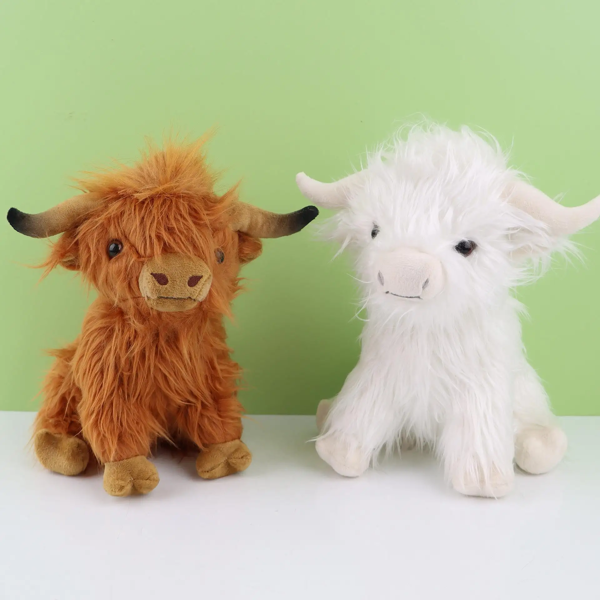 थोक निर्माता कस्टम हाईलैंड गाय आलीशान खिलौना ओम निर्मित भरवां पशु स्कॉटिश हाईलैंड गाय
