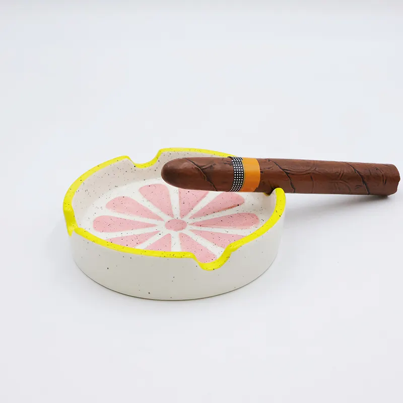 Vente en gros de cendriers de cigare décoratifs pour la maison et l'extérieur Nouveau style au design minimaliste Cendriers personnalisés en céramique jaunes oranges