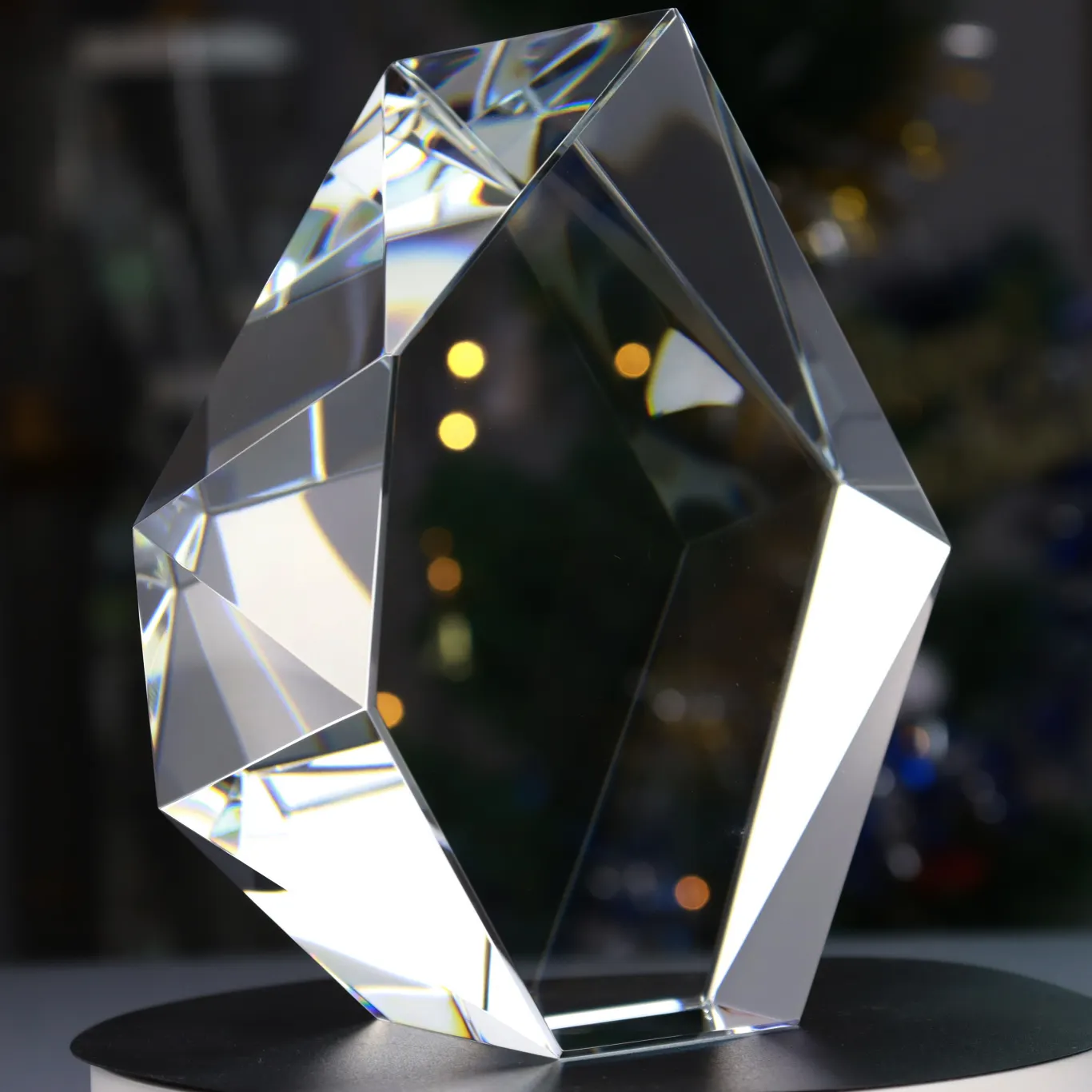 Premium konik kenar K9 3D fotoğraf kristal buzdağı kristal prestij lazer kazınmış cam ödülleri ve kupa