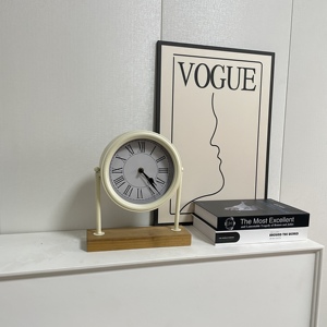 Reloj de escritorio con pilas, diseño moderno Meta rústico para dormitorio, oficina, cocina, pantalla analógica clásica pequeña, decoración elegante para el hogar