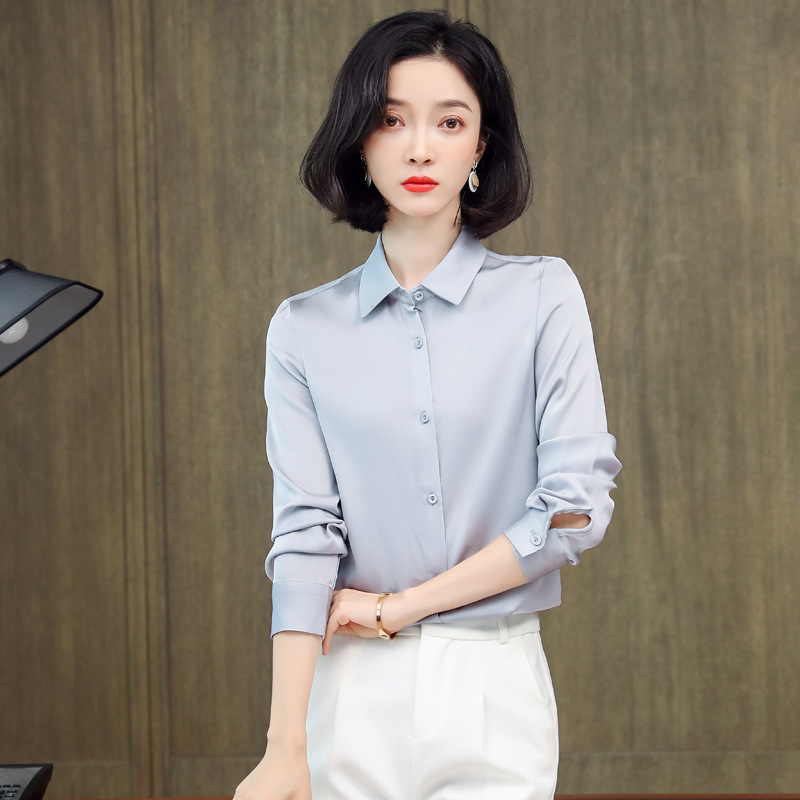 สีเทาอ่อน