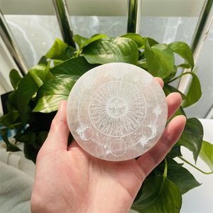 10 cm高品質のセレナイト生命の木12個の星座コースタープレートチャクラのシンボルで刻まれたセレナイト彫刻スライス - Product Image 1