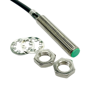 Sensor de proximidad circular 2mm Distancia de detección Interruptor de proximidad de 3 cables IP67 Interruptor de proximidad a prueba de agua Muestra gratis inductiva