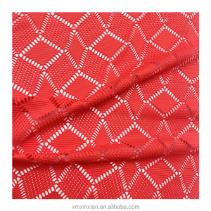 XA2915 tela de malla de LICRA de poliéster elástica de 4 vías de color personalizado para traje de baño agujero tricot red Bikini de natación liso - Product Image 1