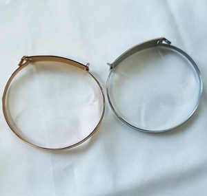 Mode benutzer definierte vergoldete gravierte Unterschrift Armband benutzer definierte Frauen Edelstahl Schmuck Bar Haken offenes Armreif Armband - Product Image 6