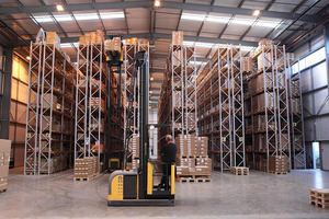 Mracking Rack de pasillo muy estrecho de alta densidad a la venta Sistema de estantería de palés VNA personalizable - Product Image 3