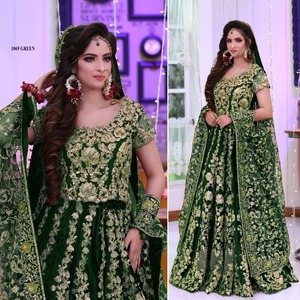 天鹅绒新娘Lehenga Choli重型刺绣作品 & 皇家精品系列