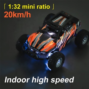 TPR素材2.4Ghz高速20KM/H 4WD 1/32スケール15分再生時間ライト付き子供用RCミニカー - Product Image 3