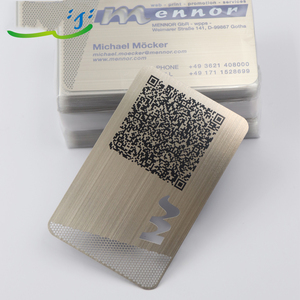 Tarjeta de visita de acero inoxidable pintada de uso de red profesional de diseño artístico y moderno personalizado con código QR tallado - Product Image 3