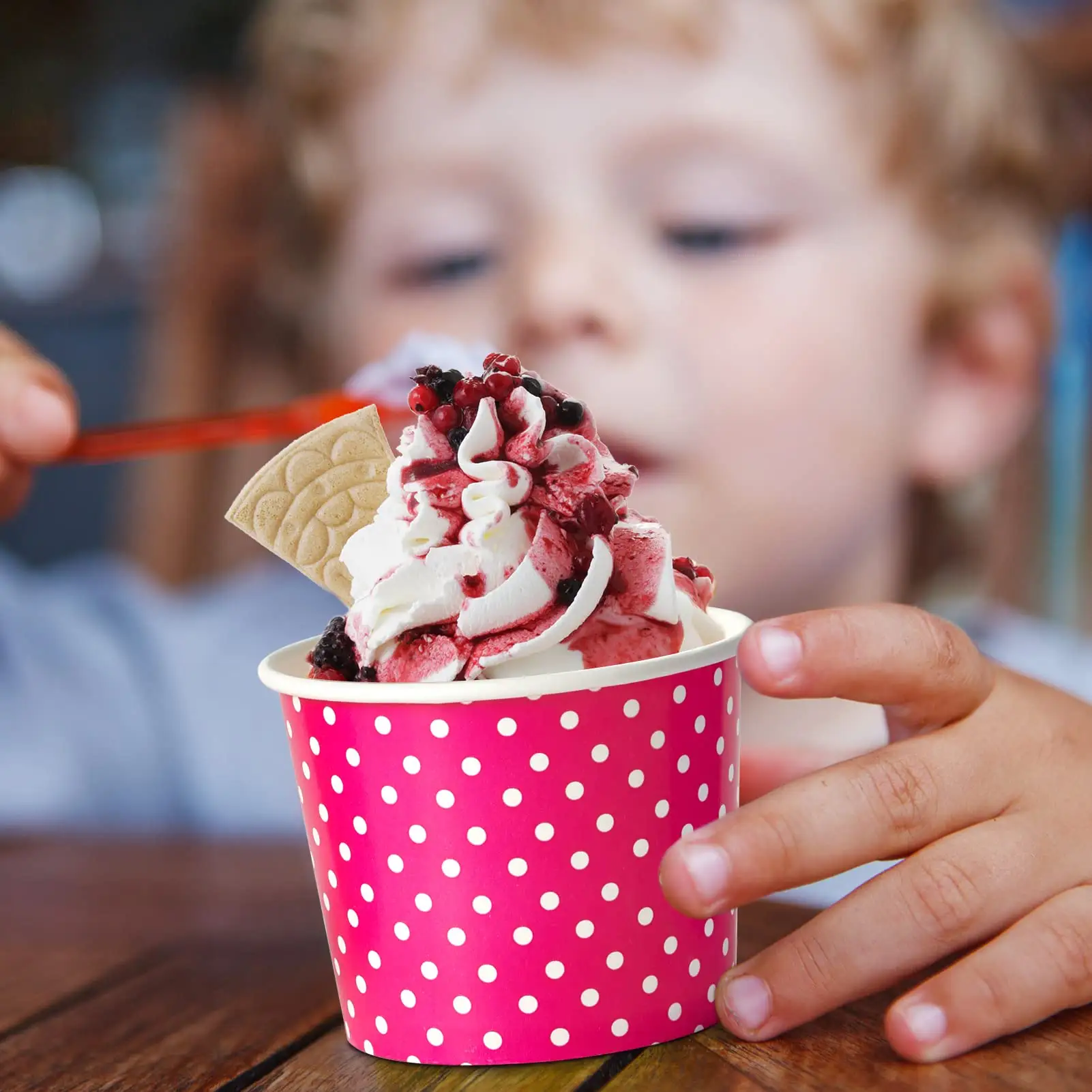 Özelleştirilmiş baskı desen 8oz 12oz 16oz su geçirmez kaplama tek kullanımlık ziyafet parti dondurma Sundae kağıt bardak