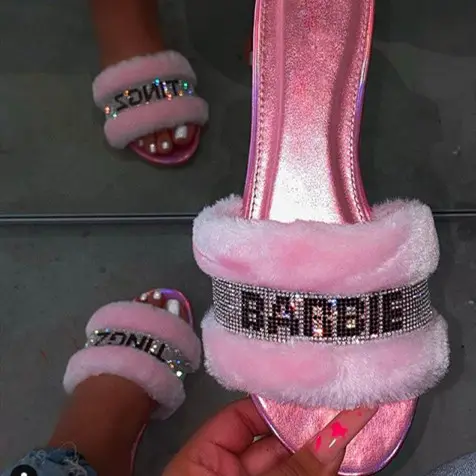 2022 pantofole pelose piatte rosa nuove signore di arrivo scivoli Glitter rosa per sandali moda donna