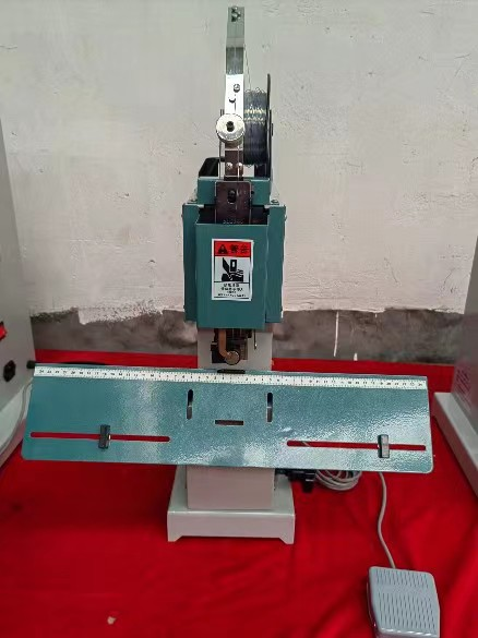 Clavadora de silla de montar de un solo cabezal M2000