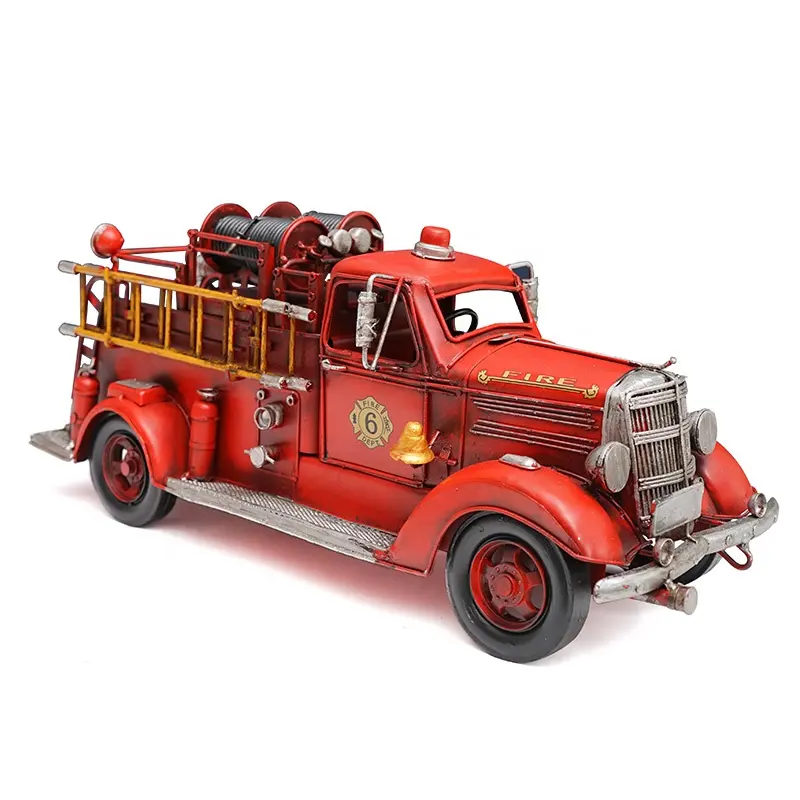 New Sveglio Dell'annata di Metallo Rosso Fuoco Modello di Camion Ornamento Di Natale Per Bambini Regali di Natale Giocattolo Da Tavolo Top Decorazioni Bambino Giocattoli