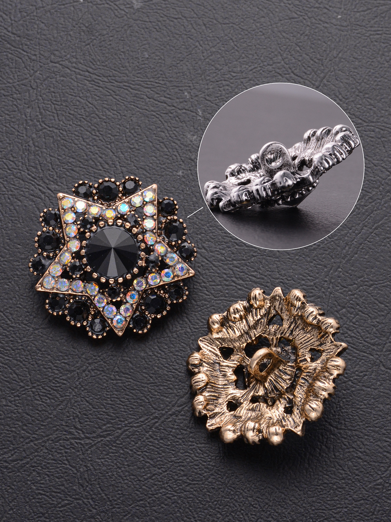 Antico dorato con strass neri