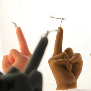 Творческий уникальный странный жест презрения средний палец в форме соевого воска ароматические свечи ароматизированные свечи оптом - Product Image 1