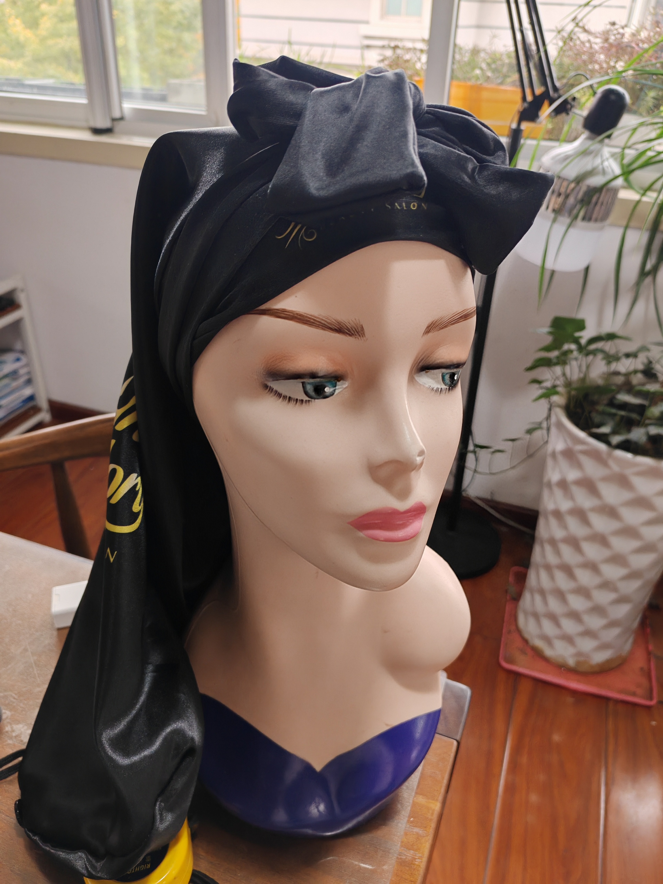long bonnet with ties