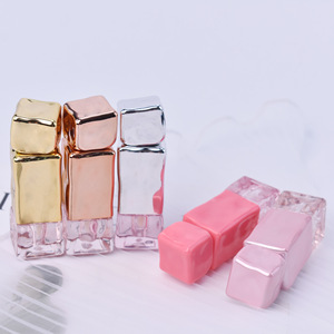 カスタムロゴ2.5mlリップグロスチューブスパイラルハンドルPEプラスチック空の口紅容器化粧品スクリーン印刷表面処理