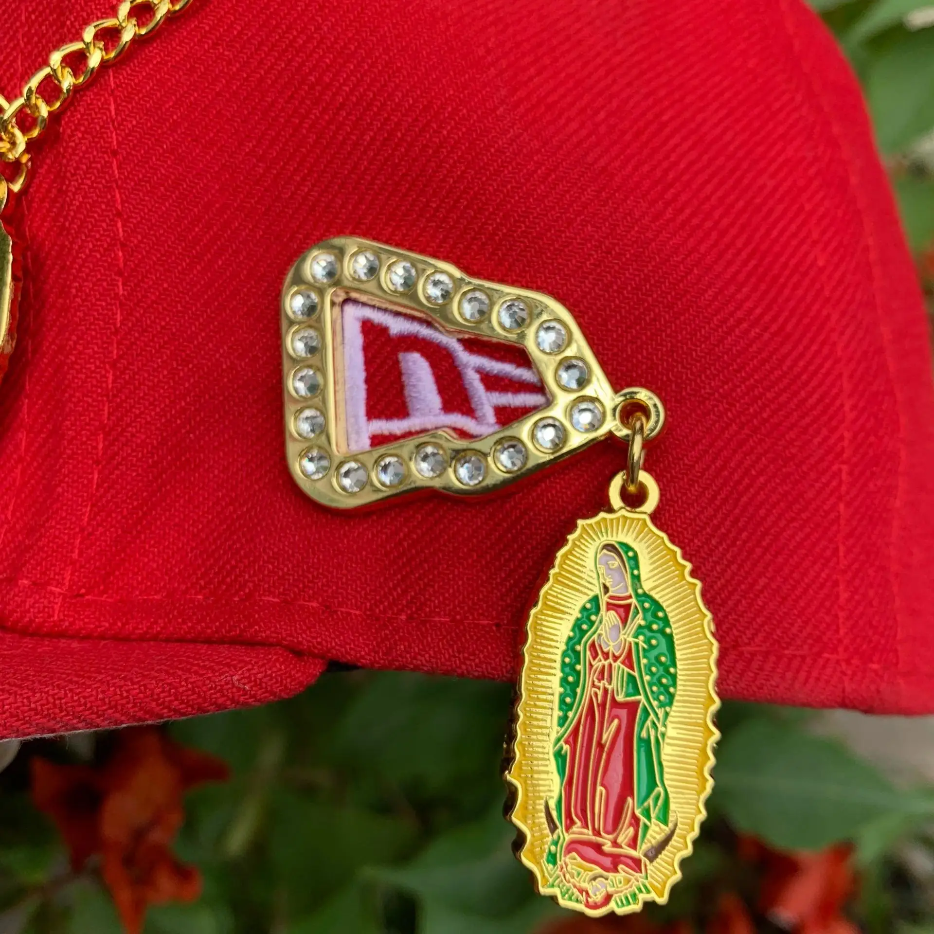 Alfileres y sombreros de esmalte duro de metal personalizados al por mayor decoración fresca alfiler de sombrero mexicano borde Marco de diamante PIN DE RELIGIÓN