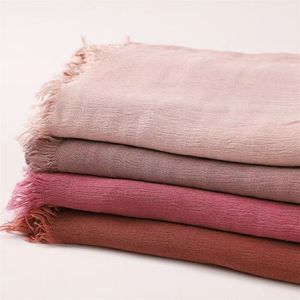 Toptan popüler Rayon başörtüsü müslüman kadınlar için sıcak satış şal fabrika fiyat yüksek kalite pamuk viskon kırışık