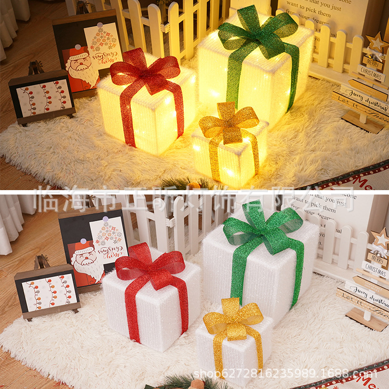 Caja de regalo navideña de felpa blanca.