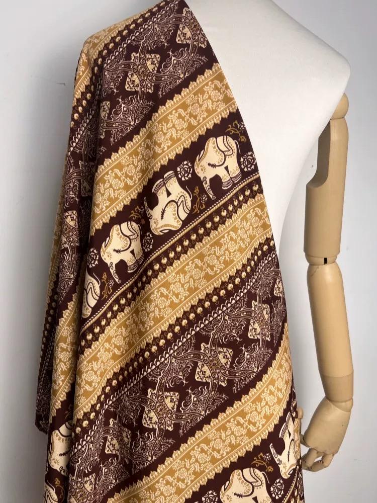 สีน้ำตาลเข้ม