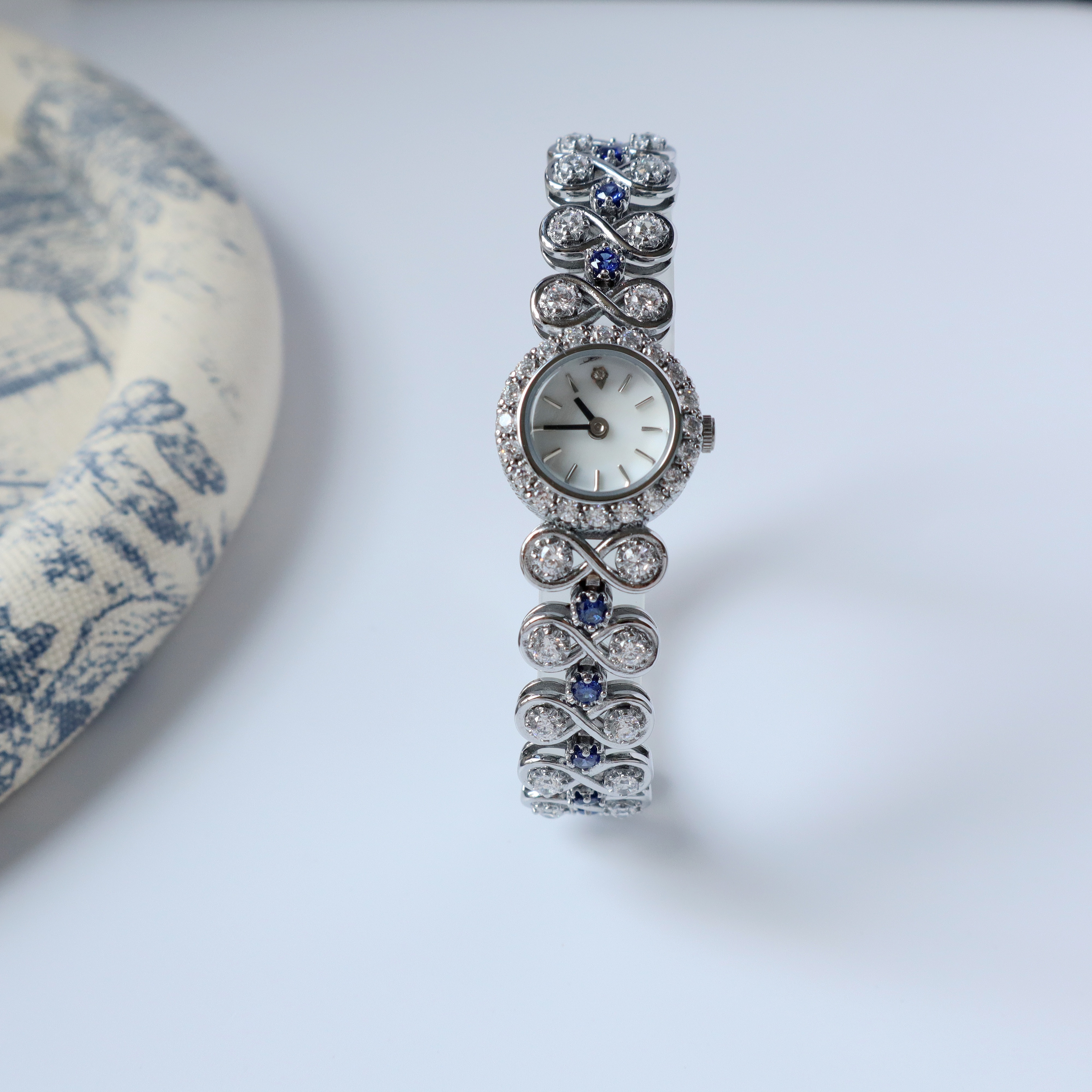 Silver gemstone blue