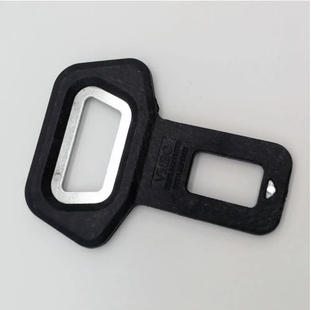 Porte-clés multifonctionnel Boucles de ceinture de sécurité universelles montées sur véhicule Ouvre-bouteille