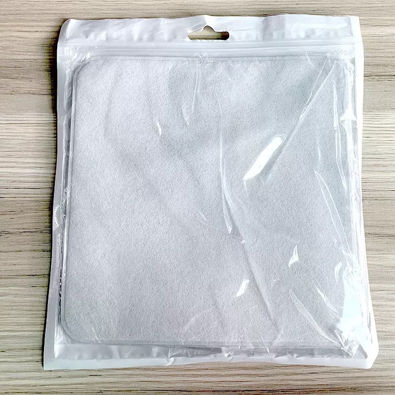 Pearlescent bag polishing cloth