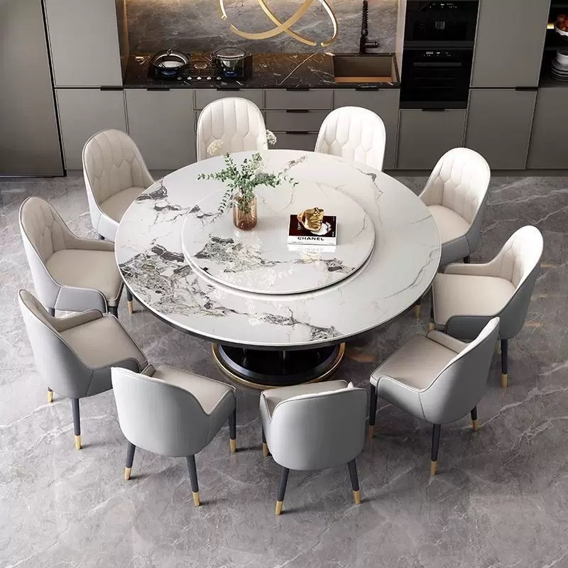 Una mesa con seis sillas