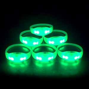 New 4leds 433 DMX Remote Controlled RGB <strong>LED</strong> Bracelet Festival Flashlight Fabric <strong>Led</strong> Wristband for Event 2.4G 20 Zones Available - Product Image 1