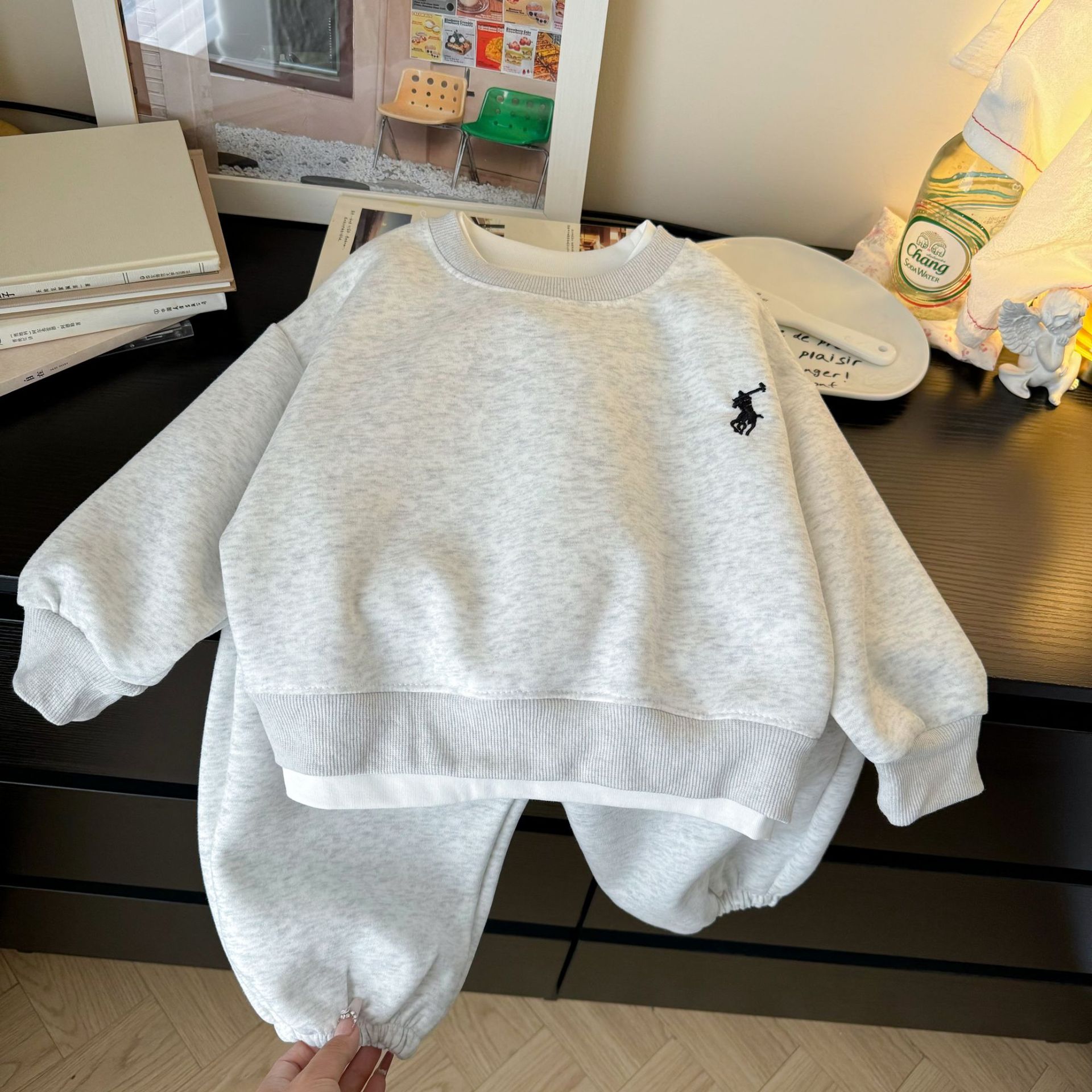 Embroidered two-piece suit-white flower gray
