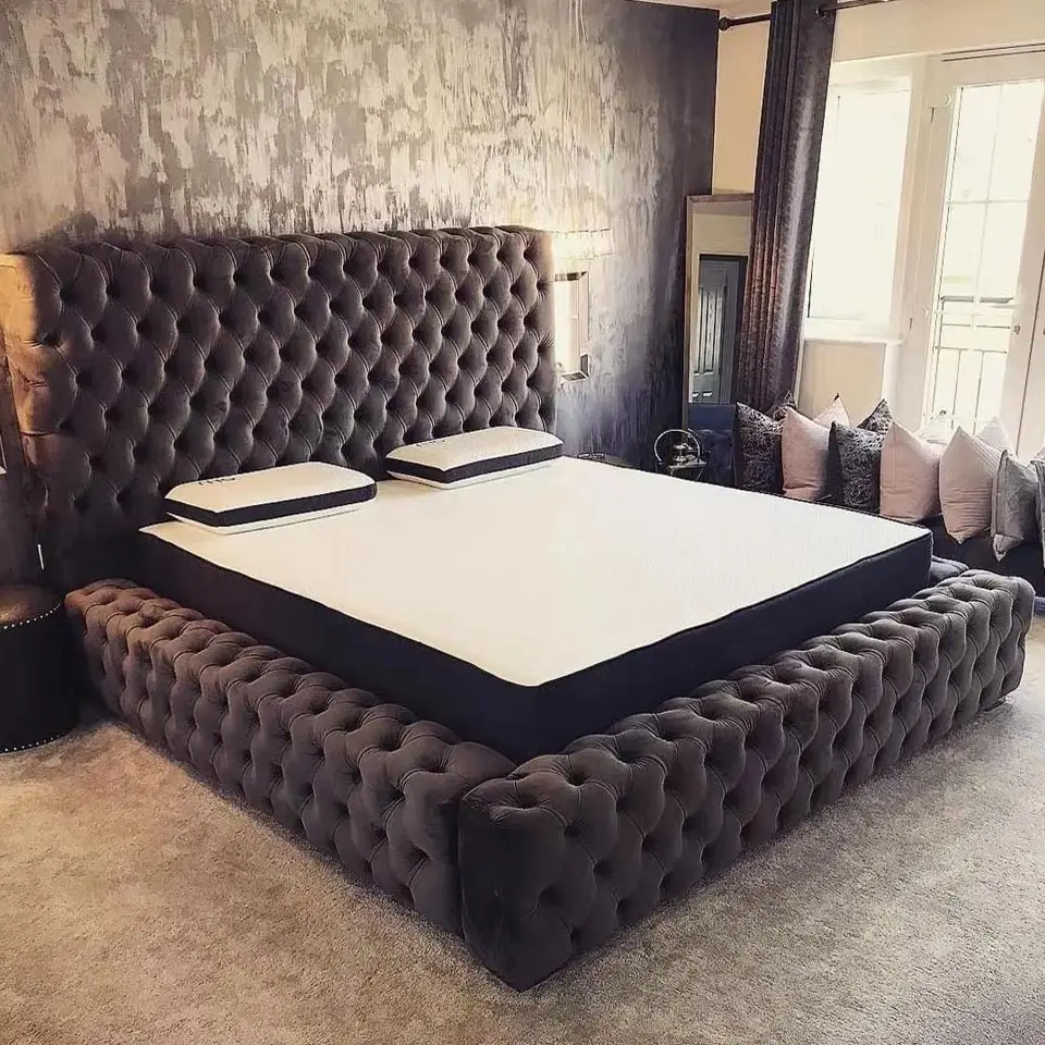 Design moderno per camera da letto Queen Size tappezzeria velluto schiacciato Chesterfield trapuntato a slitta piattaforma letto King Size telaio