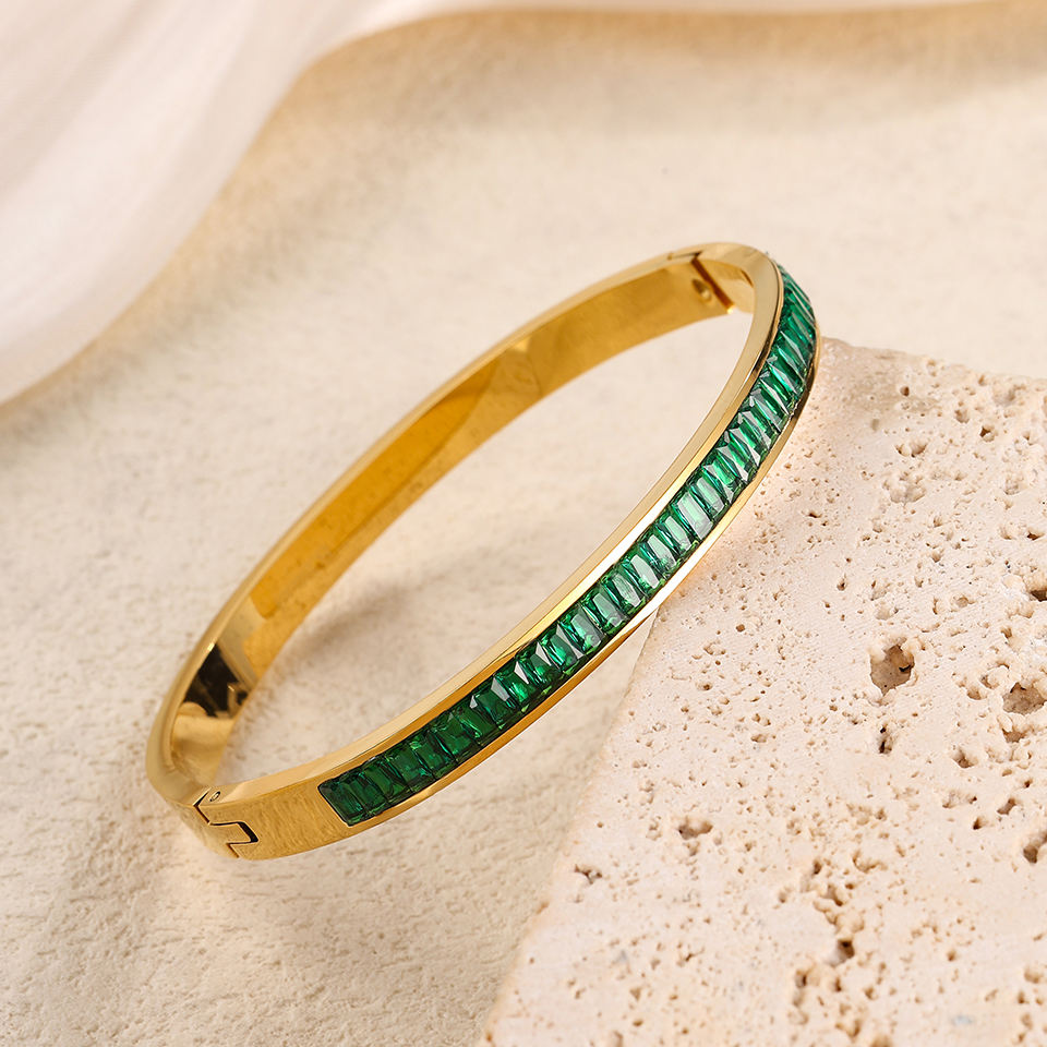 สีเขียว