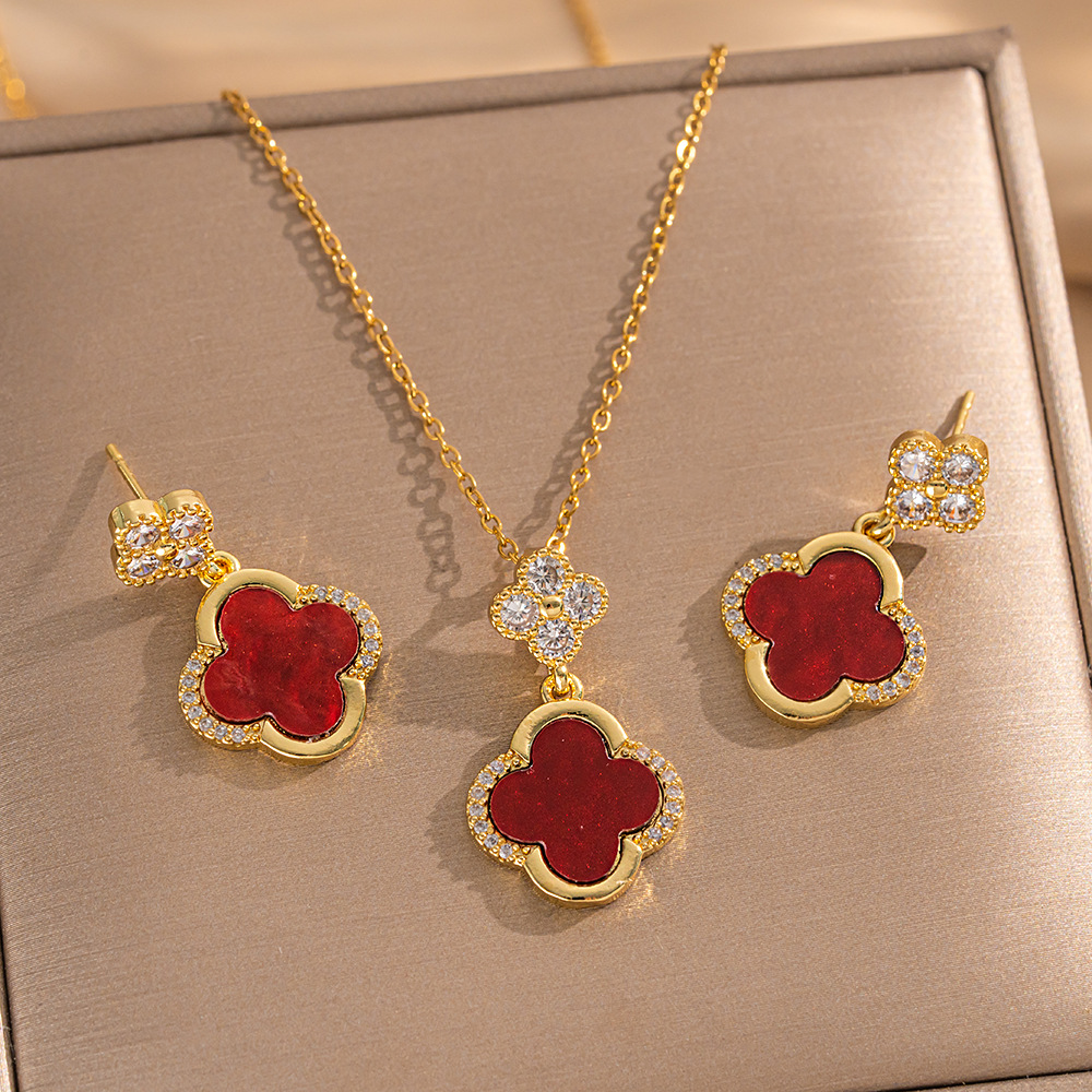 Ensemble rouge