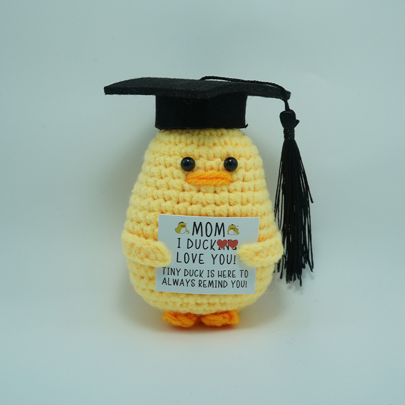 Tarjeta de mamá con sombrero de doctor y pico negro