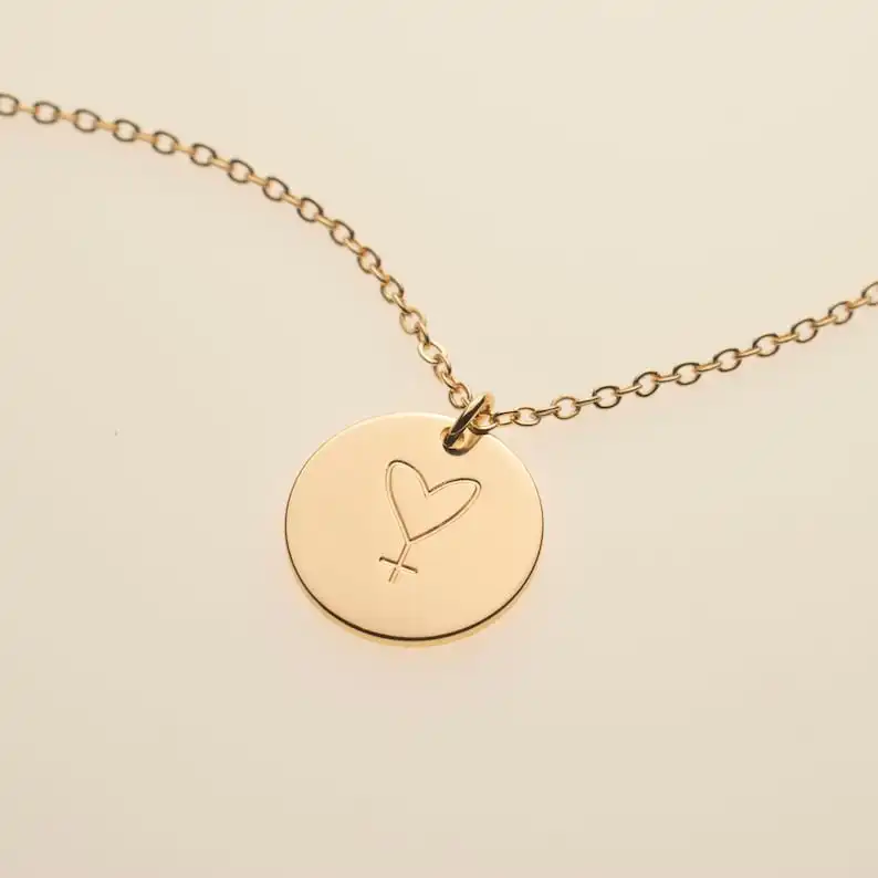 Logo personalizzato di fabbrica all'ingrosso semplice collana femminista venere donne femminili simbolo cuore ciondolo collana gioielli