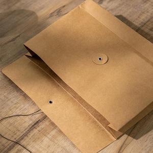Benutzer definierte T-Shirt Papier Einkaufstasche Verpackung Kraft papier Datei Tasche Verpackung Umschlag mit Seil Knopf Schnur Verschluss mit Logo - Product Image 5
