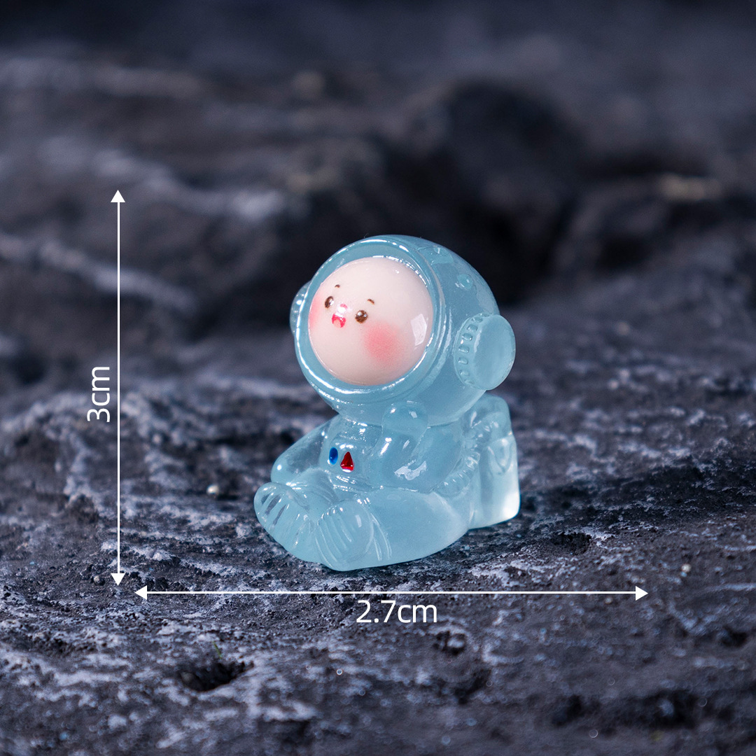 7#Luminous Astronaut