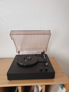 Mini reproductor de discos de vinilo de plástico clásico de 3 velocidades con entrada/salida auxiliar Bluetooth, accesorio de Audio y vídeo con función de 5V - Product Image 3