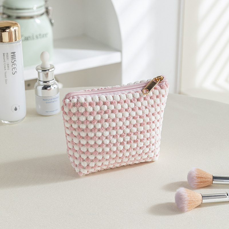 W2502-Bolso triangular de lunares rosa