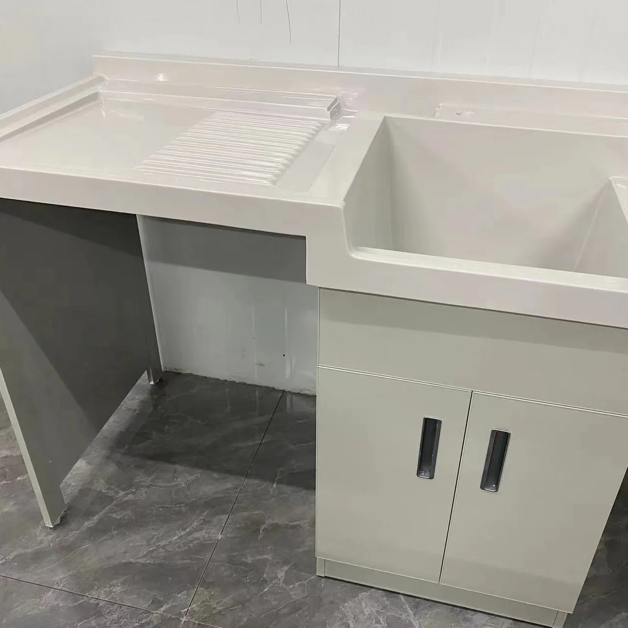 Nuevo gabinete de lavadora de aluminio de pie para muebles para el hogar firmado para el baño de la sala de lavandería