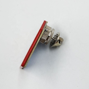 卸売カスタム金属エナメルピン赤ペイントカスタマイズ<span class=keywords><strong>led</strong></span>ソフトエナメルバッジ紙カード付き