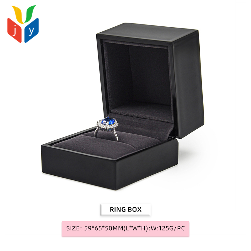 Caja de anillo negra