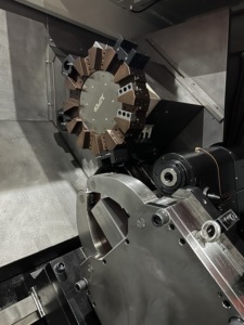 TCK700中国数控车床卧式车削中心，带带电工装和斜床新条件棒材进料器 - Product Image 5