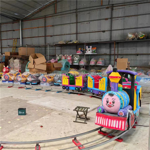 รถไฟโทมัสไฟฟ้าขนาดเล็กสีสันสดใสสำหรับเด็กเครื่องเล่นรถไฟสำหรับสวนสนุก