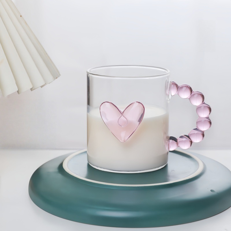 Tazza rosa a forma di cuore