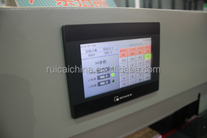 GC720HL บอร์ดการ์ดขั้วเครื่องตัดกระดาษกิโยตินพร้อมโต๊ะข้างและลูกปัดลูกบอลลอย