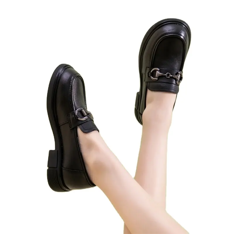 새로운 정품 가죽 플랫 브리티시 스타일 소형 가죽 신발 금속 플랫 힐 작업 신발이있는 싱글 신발이 편안합니다