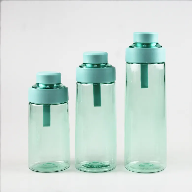 Neueste Mode 700ml stilvolle recycelte personal isierte Tritan Sport Plastik Wasser flasche